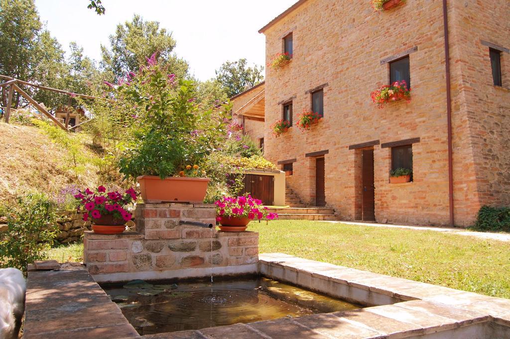 Agriturismo Spa Serpanera Sarnano Kültér fotó